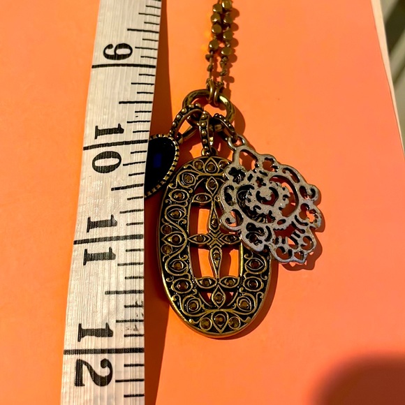 THREE CHARMS VINTAGE NECKLACE. - Picture 10 of 10